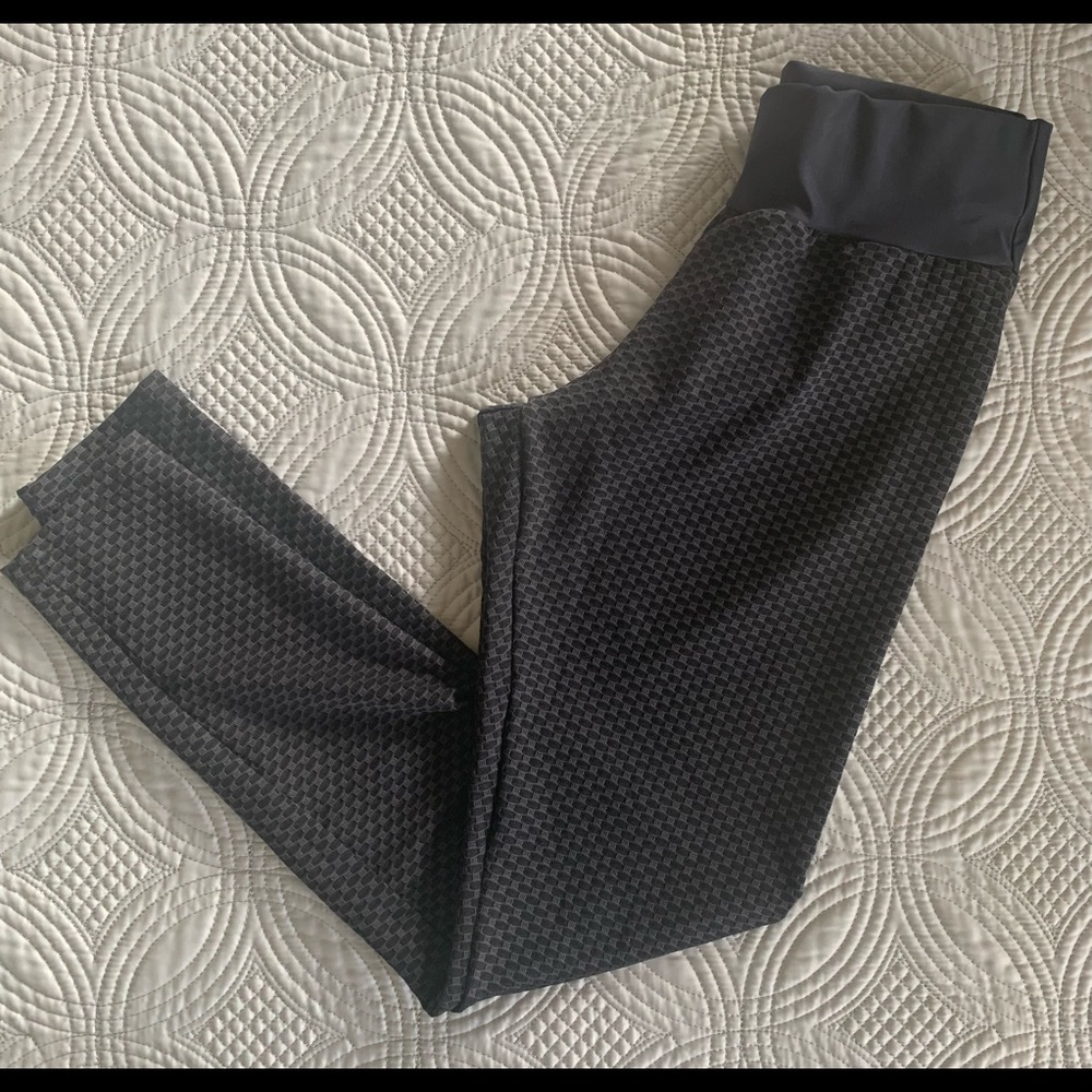 BRAND NEW high wasted ribbed black booty scrunch leggings. Never worn!!